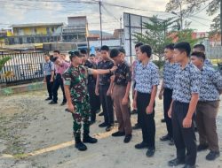 Babinsa Berikan Pembinaan dan Sosialisasi Masuk TNI Gratis Kepada Siswa SMKN 1 Balige