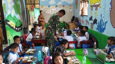 Babinsa Pantau Monitoring Penyaluran MBG di Sekolah di Wilayah Binaan 
