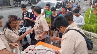 Forwaka Dairi Berbagi Takjil di Jantung Kota Sidikalang, Ratusan Paket Ludes Dalam Hitungan Menit