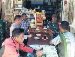 Babinsa Jalin Keakraban dengan Warga di Warung Kopi 