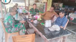 Danramil 17/Balige Komsos dengan Kepala Desa Bahas Percepatan Pembangunan KDMP di Desa Hutagaol Peatalun 