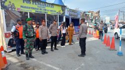 Babinsa Perkuat Pengamanan Arus Mudik Lebaran di Pos Pam Laguboti 