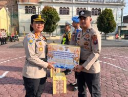 Bingkisan Lebaran Jadi Penyemangat Personel, Polres Samosir Gelar Apel Penyerahan di Tengah Operasi Ketupat 2026