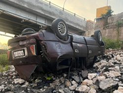 Bawa Keluarga, Mobil Toyota Kijang LF Jatuh Ke Sungai Toba-Asahan, Pengemudi dan Penumpang Luka-Luka 