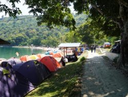 Pantai Pangkodian : Spot Buruan Wisatawan di Hari Libur