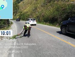 Personel Pos Yan Simpang Gotting Polres Samosir Mediasi Kecelakaan di Jalan Umum Desa Boho, Jalan Kembali Aman Dilalui