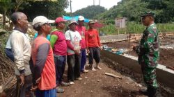 Babinsa Karangtengah Turun Tangan Percepat Pembangunan KDKMP
