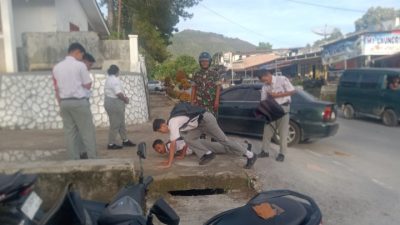 Babinsa Berikan Pembinaan Disiplin Kepada Siswa SMKN 1 Balige