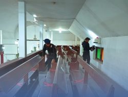 Hadir Beri Rasa Tenang, Tim Gegana Sterilisasi Gereja di Lubuk Pakam