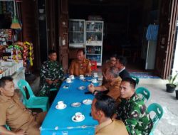 Keakraban Babinsa Bersama Warga Desa Pardinggaran 
