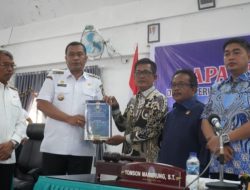 Bupati Toba Sampaikan LKPJ Tahun Anggaran 2025 Pada Paripurna DPRD