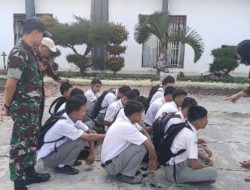 Babinsa Berikan Pembinaan di SMKN 1 Balige 