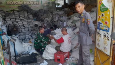 Peran Serta Babinsa Joyotakan Dalam Proses Bank Sampah