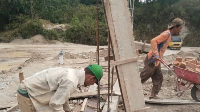 Progres Pembangunan KDKMP Balige Tahap Pekerjaan Rangka Atap, Kolom Pedestal dan Pemasangan Batu Bata