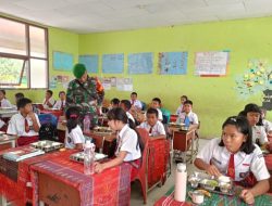 Babinsa Laksanakan Pengawasan Penyaluran Program MBG di SDN 3 Laguboti 