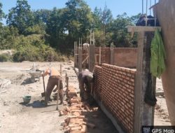 Progres Pembangunan Gerai KDKMP Balige Tahap Pekerjaan Rangka Atap dan Pemasangan Batu Bata
