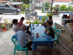 Babinsa Bincang Santai Bersama Warga Binaan di Warung Kopi 