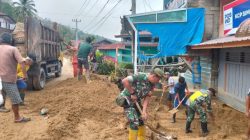 Koramil 25/Pahae Jae Bersama Forkopimcam dan Warga Gotong Royong Bersihkan Tumpukan Material Pasca Banjir Bandang