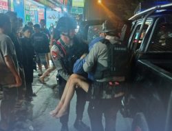 Gerak Cepat Patroli Brimob Polda Sumut Evakuasi Korban Laka Lantas di Jalan William Iskandar