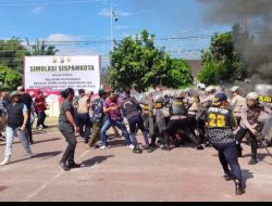 Simulasi Sispamkota di Dairi: Latihan Pengamanan Aksi Unjuk Rasa, Diwarnai Adegan Anarkis