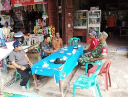Penuh Keakraban Babinsa Bersama Warga Binaan di Warung Kopi