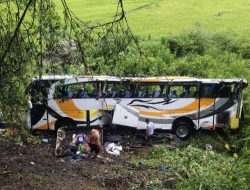 Bus Pariwisata Masuk Jurang Sedalam 15 Meter di Jangga Dolok, 50 Penumpang Luka Ringan dan 8 Penumpang Tidak Alami Luka