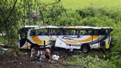Bus Pariwisata Masuk Jurang Sedalam 15 Meter di Jangga Dolok, 50 Penumpang Luka Ringan dan 8 Penumpang Tidak Alami Luka