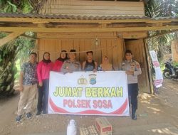Aksi Jumat Berkah Polsek Sosa di Desa Pasar Ujung Batu 