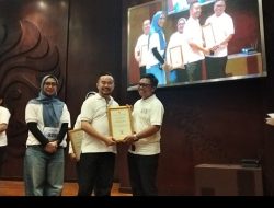 Kabupaten Toba Terima Penghargaan Peringkat Pertama Atas Capaian Sepekan Mengejar Imunisasi Tingkat Nasional 