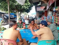 Babinsa Jalin Komunikasi Yang Baik dan Ngopi Bareng dengan Perangkat Desa 