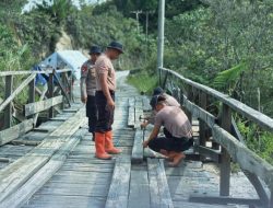 Perkuat Infrastruktur Desa, Brimob Sumut Lakukan Perbaikan Jembatan Gotting