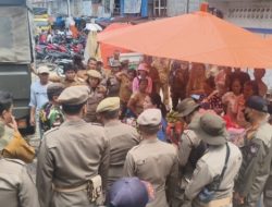 Danramil 17/Balige Laksanakan Pendampingan Penertiban Pedagang kaki lima di Terminal Mini Soposurung dan Pasar Balige 