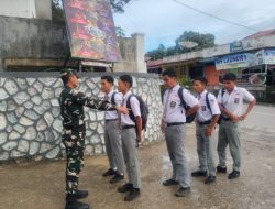 Babinsa Koramil 17/Balige Berikan Pembinaan dan Pengawasan kepada Siswa SMKN 1 Balige