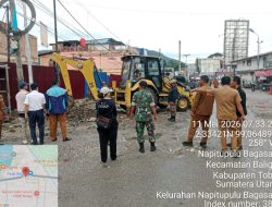 Koramil 17/Balige Laksanakan Pendampingan Penertiban Pedagang Kaki Lima di Pasar Balige