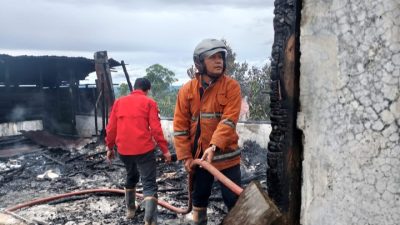 Rumah Warga di Parbuluan IV Dilalap Api, Petugas Damkar Dairi Bergerak Cepat Lakukan Pemadaman