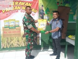 Jaga Stabilitas Harga Bahan Pokok, Babinsa Koramil 17/Balige Gelar Pangan Murah