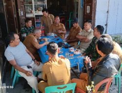 Babinsa Jalin Silahturahmi dan Kebersamaan dengan Perangkat Desa