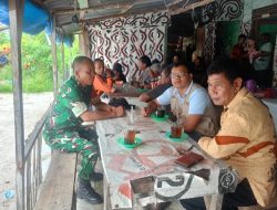 Melalui Komsos, Babinsa Ajak Warga Jaga Keamanan dan Kebersihan Lingkungan 