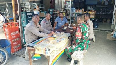 Babinsa Jalin Kekompakan dan Hubungan Baik dengan Personel Polsek Laguboti 