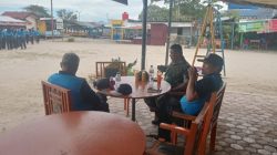 Babinsa Jalin Komunikasi Bersama Warga Desa Lumban Bulbul Balige