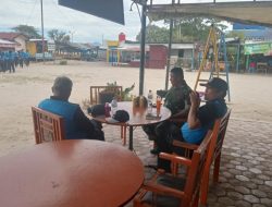 Babinsa Jalin Komunikasi Bersama Warga Desa Lumban Bulbul Balige