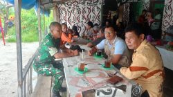 Babinsa Serka B Sinambela Jalin Komunikasi dan Ajak Warga Peduli Kebersihan Lingkungan 