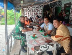 Babinsa Serka B Sinambela Jalin Komunikasi dan Ajak Warga Peduli Kebersihan Lingkungan 