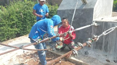 TNI dan Warga Bersatu Bangun Jembatan Perintis Garuda, Harapan Baru Penghubung Desa Nglembu