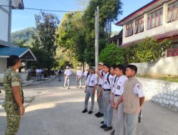 Babinsa Berikan Pengawasan dan Sosialisasi Masuk TNI AD Pada Siswa SMKN 1 Balige 