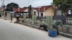Pembersihan Sekitar Pangkalan Koramil 16/Laguboti Sebagai Wujud Kepedulian Lingkungan 