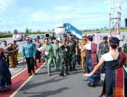 Pangdam I/BB Sambut Kedatangan Kasad dan Ketua Umum Persit KCK di Bandara DTB Silangit