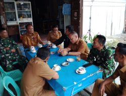 Babinsa Mempererat Tali Silaturahmi, Tingkatkan Koordinasi dan Membangun Komunikasi dengan Perangkat Kecamatan Laguboti 