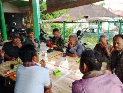 Babinsa Komsos Bersama Warga Desa Sintong Marnipi 