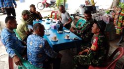 Melalui Komsos, Babinsa Bincang Santai Bersama Warga di Warung Kopi